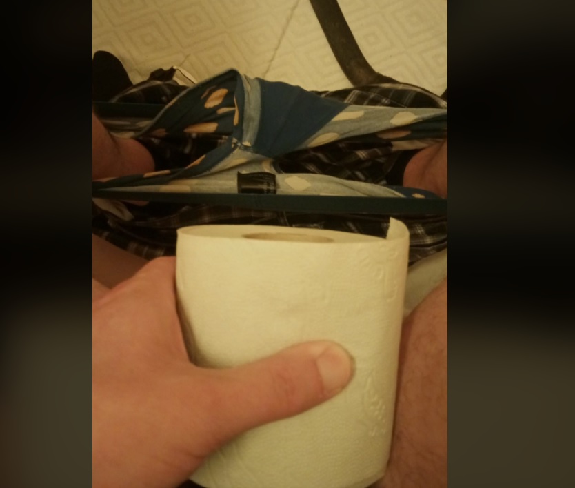 Toilet roll penis test