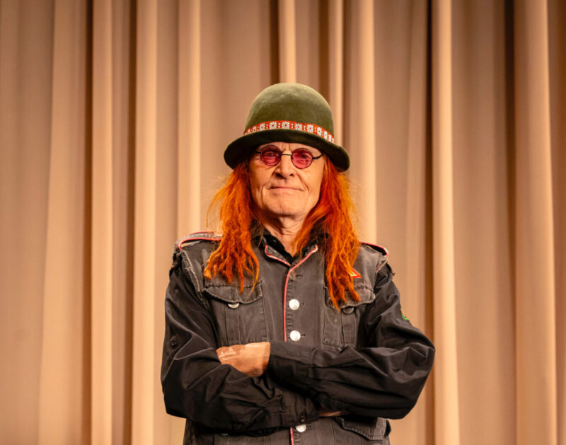 Pelle Miljoona. Promo vit Vain elämää. Nelonen. Kuva: Petri Aho