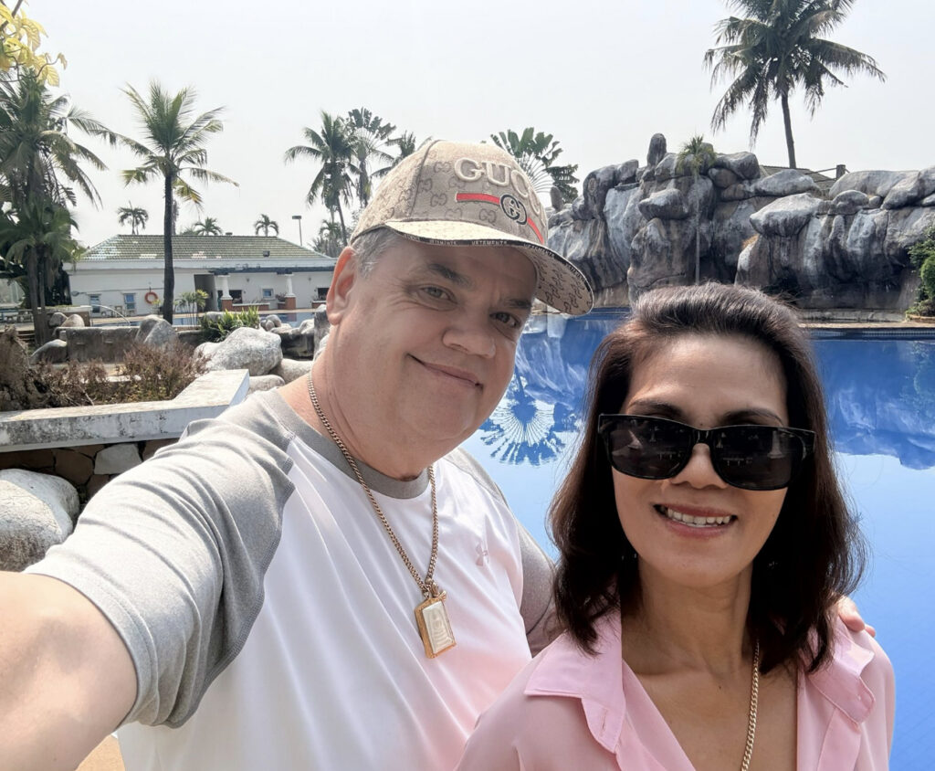 Rakkautta ja haaveita Thaimaassa -sarjan Tero ja Nalinee. Kuva: Ideavista Studios